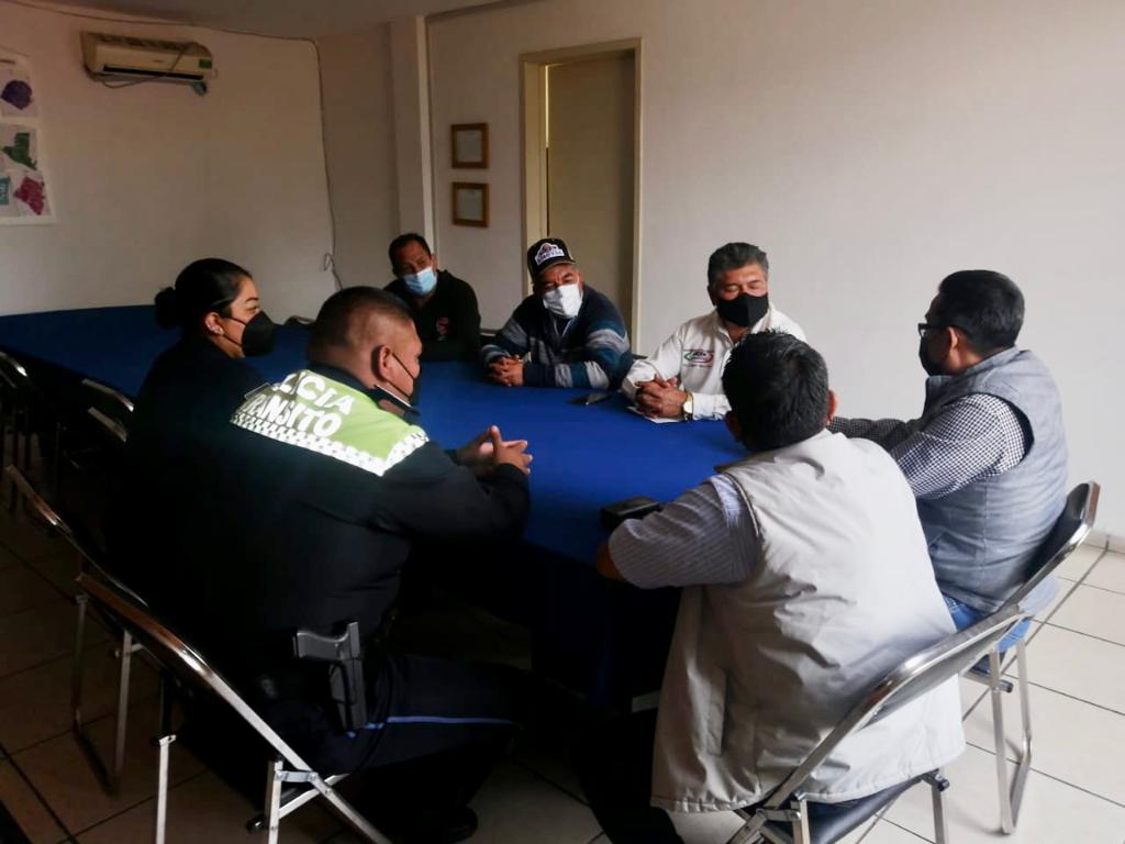 Atienden autoridades municipales de Tlaxcala a transportistas de la AMOTAC
